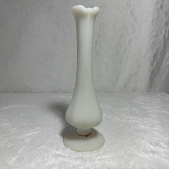 Vintage Fenton U.V. Reactive Hand Painted Artist Signed Frosted Swung Bud Vase - Picture 3 of 5